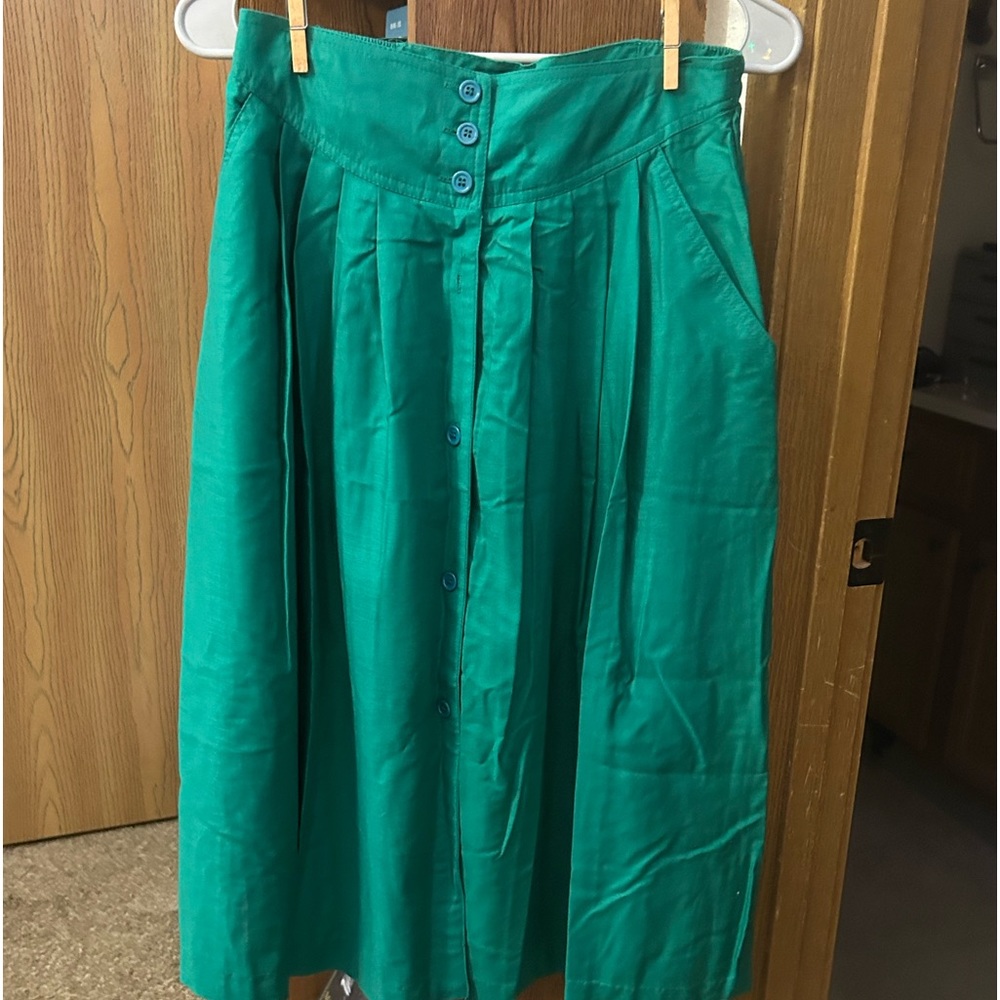 Women’s vintage skirt. Beautiful green color. Rarely worn.